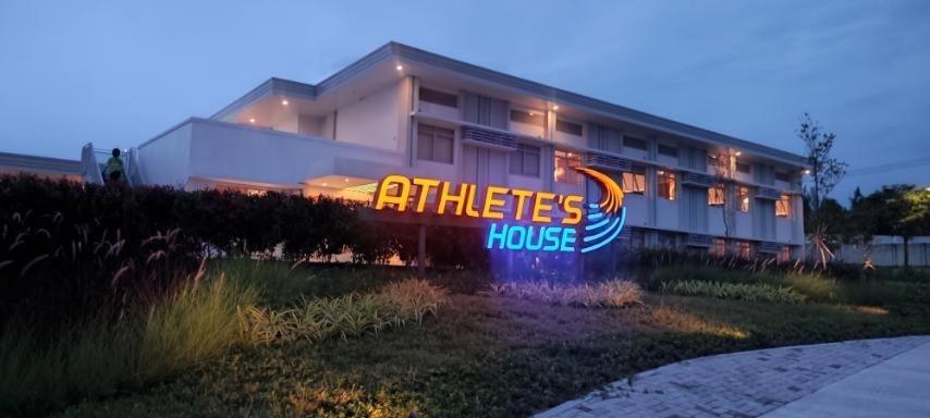 Athlete'S House Hotel Imus Exterior photo